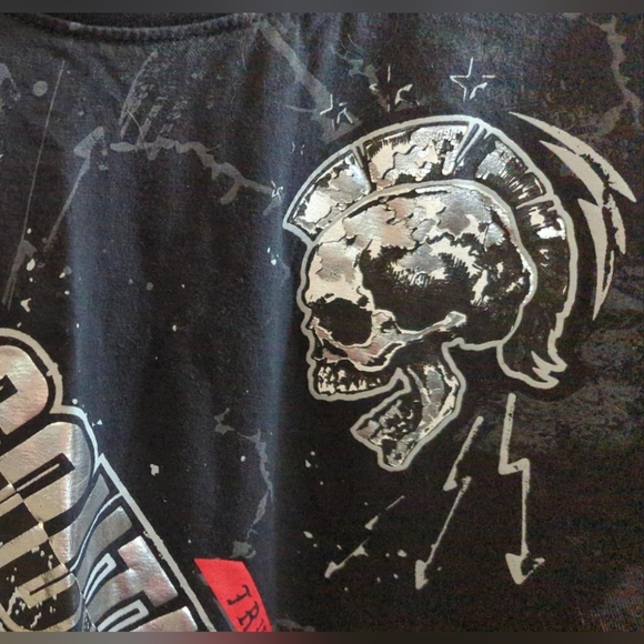 South Pole men's XL skull shirt sleeve and front graphic. Great condition - Picture 4 of 6
